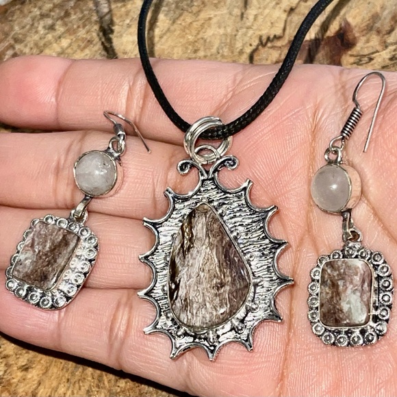 Rose Quartz & Chariote “Lilac Stone” Pendant & Earrings Det - Picture 1 of 8